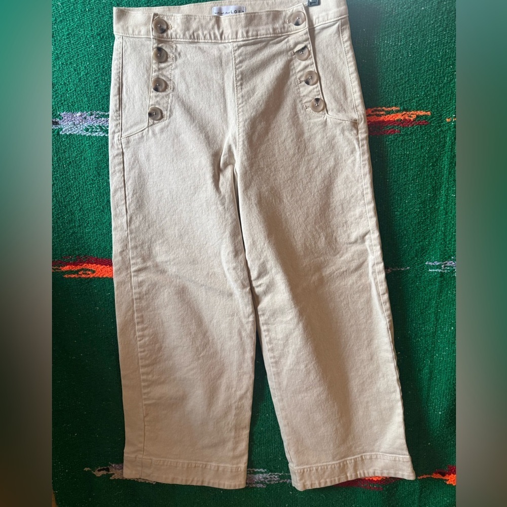 LOFT sailor wide-leg crop pants in a  cream color with button details.SZ 4/27